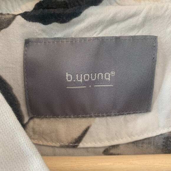 B. Young Llisa Bomber Jacket Size M - Picture 3 of 4